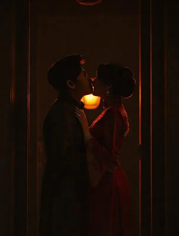 短剧《婚约难解：三爷请自重》竖版海报，反套路甜宠 · 先婚后爱 · 高糖时刻